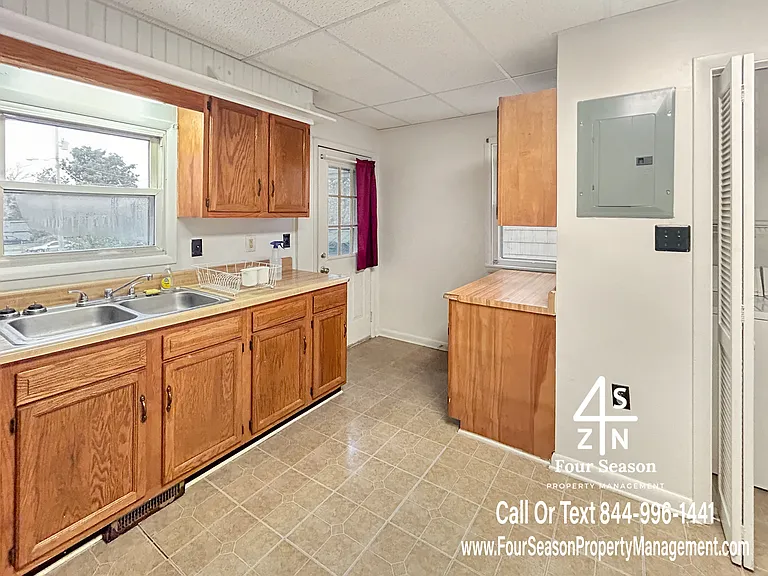 338 S Locust St — Photo 13