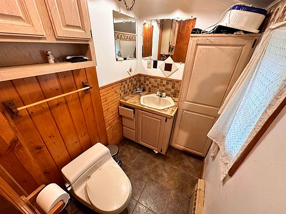 3rd image of 612 St Claire Street