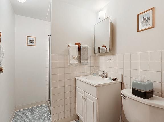 5th image of 7009 W Melrose St #3