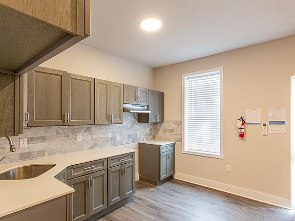 Kitchen includes stove and Fridge