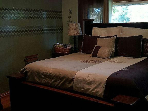 3rd image of 746 W Dempster St #12