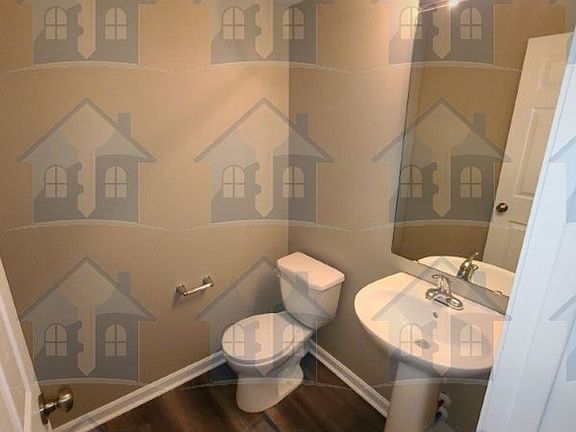 3rd image of 504 Herbert Ave