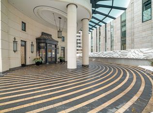 1 Saint Thomas St #1A, Toronto, ON M5S 3M5