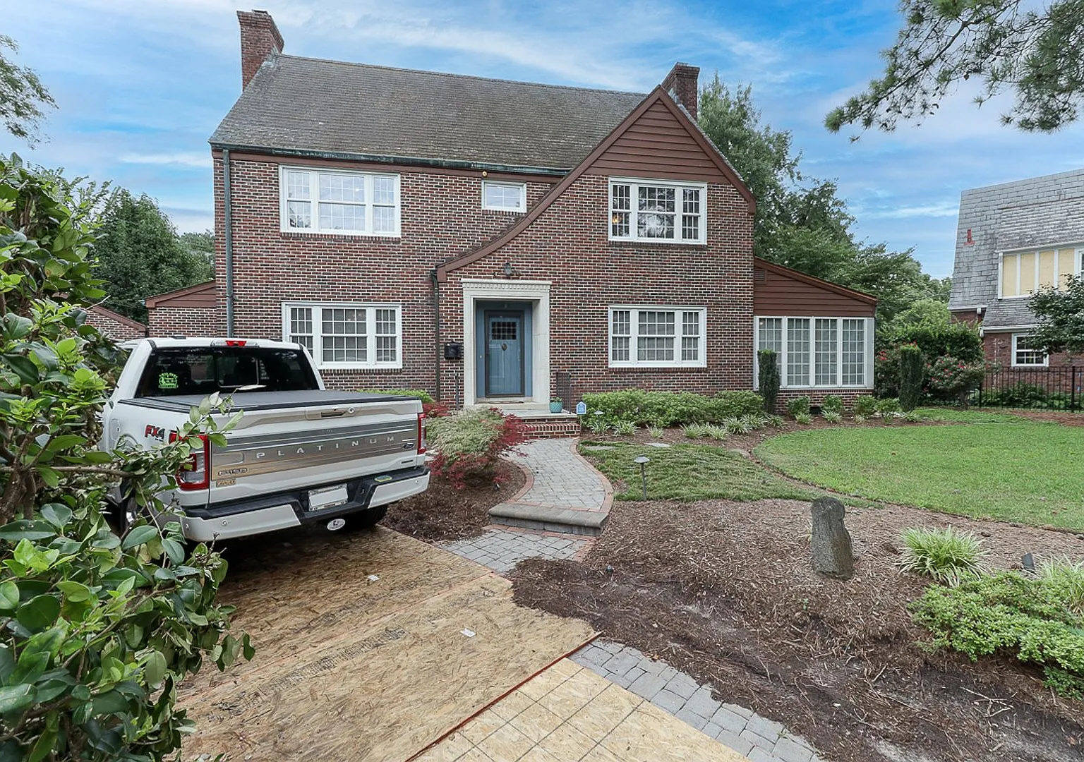 Stately 3 bedroom, 2.5 bathroom Tudor in Norfolk's sought after Lochhaven neighborhood offering o... — Photo 2
