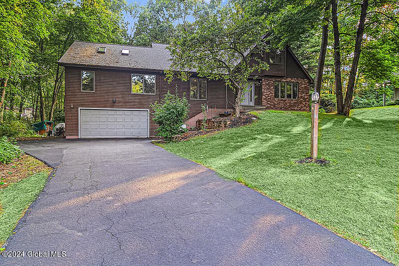 2nd image of 7 Vineyard Circle