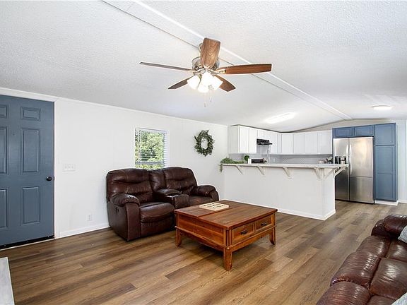 3rd image of 10965 Bonnievale Dr W