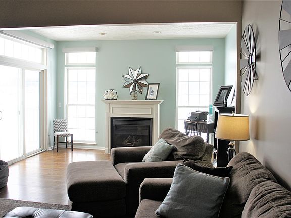 4th image of 4990 Lake View Dr