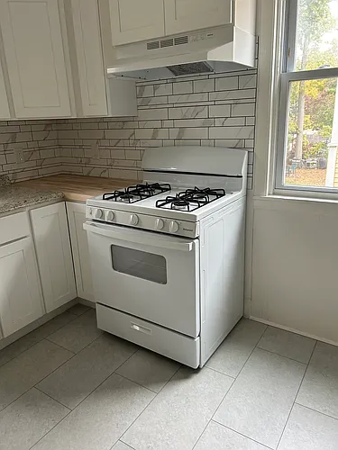 50 Lawrence St Photo 1
