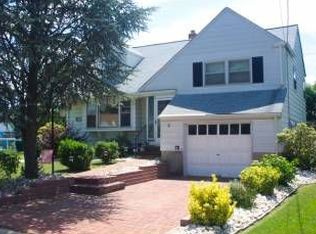 11 Baltusrol St, Hamilton, NJ 08690