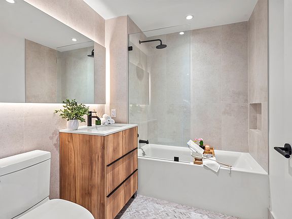 5th image of 828 Metropolitan Ave #2U
