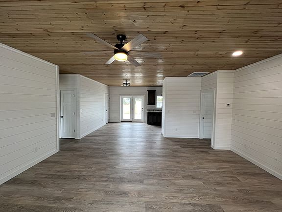 3rd image of 452 Cooper Dr