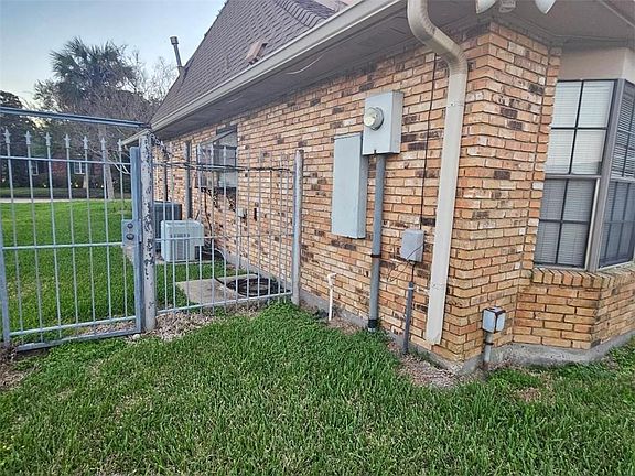 2nd image of 3028 Palm Vista Dr
