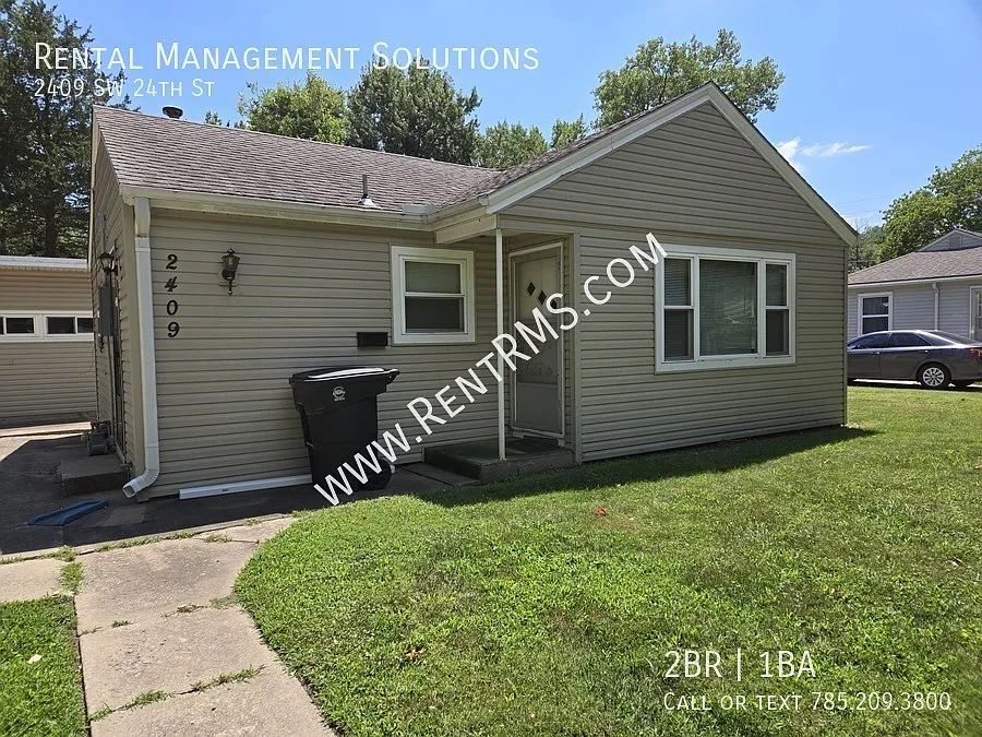 2409 Sw 24th St- 2 Bed/1 Bath — Photo 2