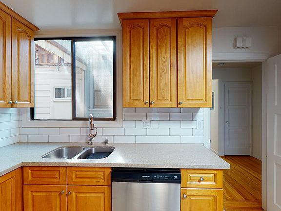 4th image of 2041 Judah St #0