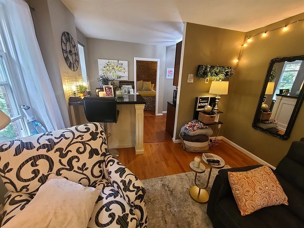 1 bed, 525 sqft, $2,700 — Photo 2