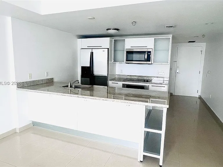 185 SW 7th St #2805 — Photo 3
