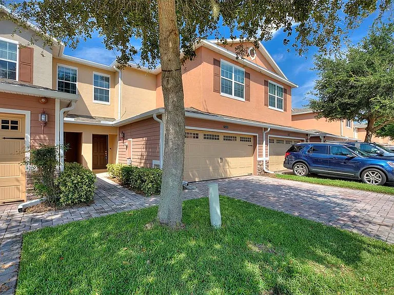 1220 Priory Cir — Photo 3