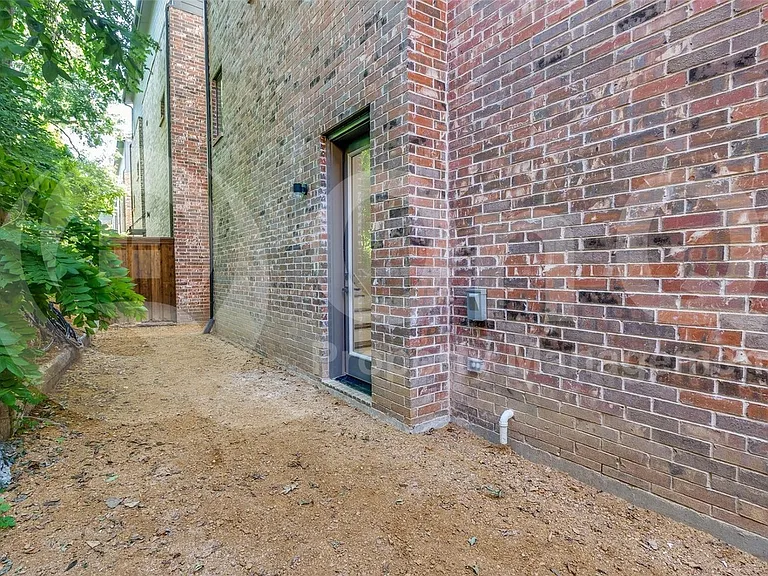 1552 Cosette Dr — Photo 18