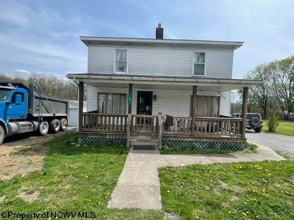83 3rd St, Bretz, WV 26524