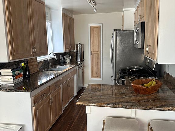 5th image of 221 13th St