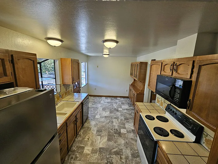 3152 Huntington Ct — Photo 5