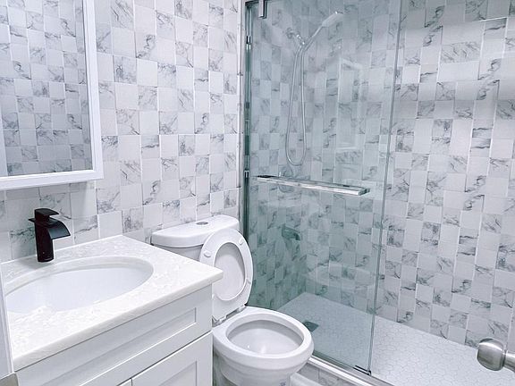 5th image of 362 Mosel Ave #1