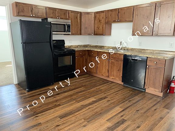 3rd image of 777 Main St Unit 15