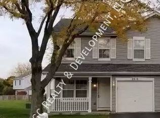 2810 Loveland St, Naperville, IL 60564