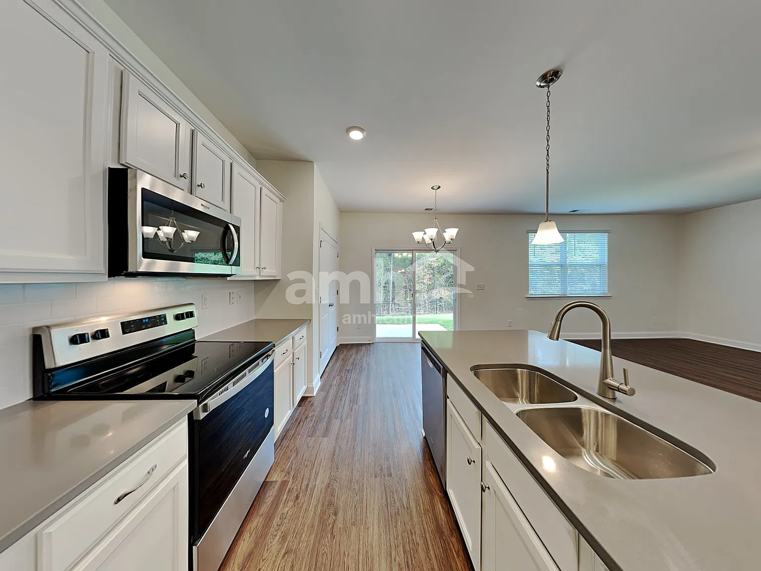 4 bed, 2.5 bath, 1977 sqft, $2,535 — Photo 3