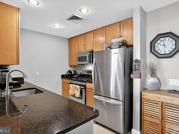 3rd image of 1111 Oronoco St Unit 125