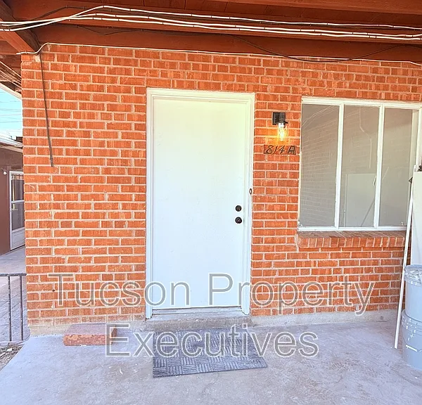 814 N Alvernon Way #A — Photo 11