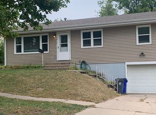 1412 36th St SE, Cedar Rapids, IA 52403