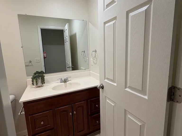 327 S Pickwick Ave #B — Photo 7