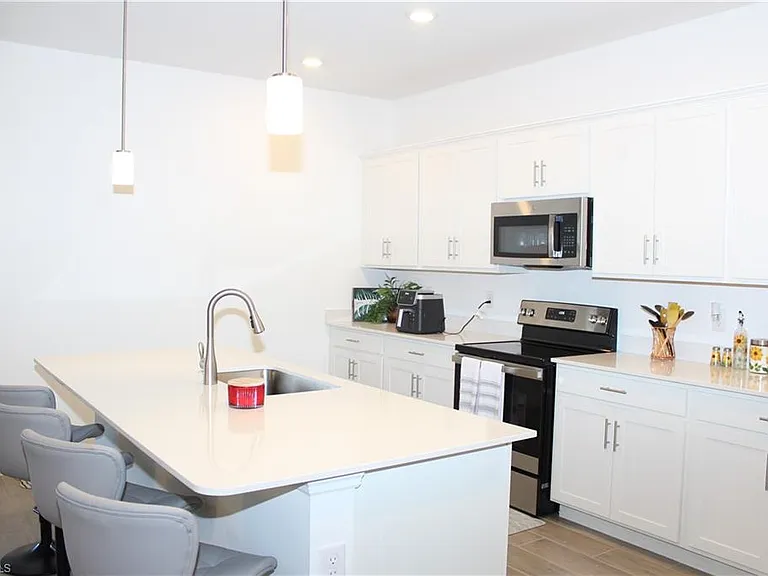 2261 Avocado Ln — Photo 4