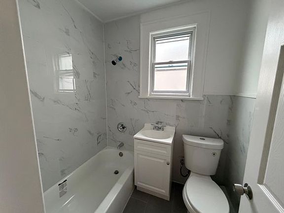 4th image of 84 Magnolia St #2R