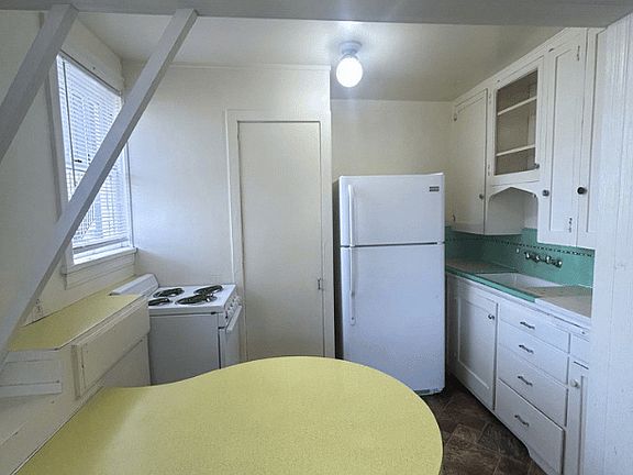 5th image of 251 N Grant Ave APT 1