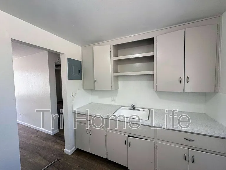 9285 E 14th Ave — Photo 4