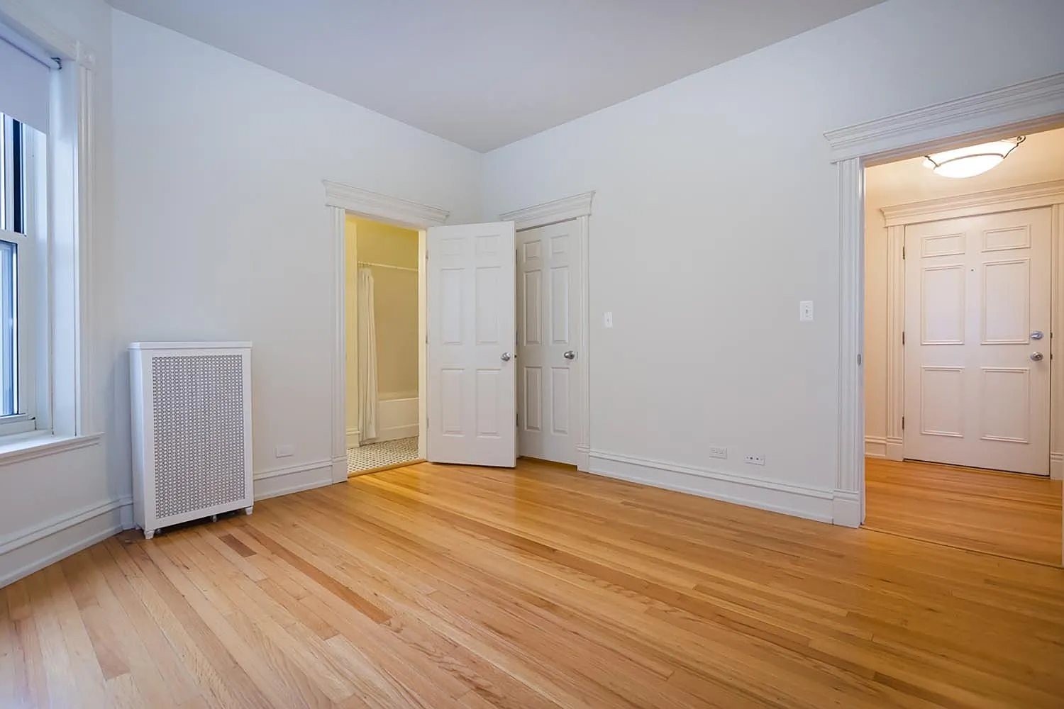 5706-10 S. Blackstone Ave — Photo 3