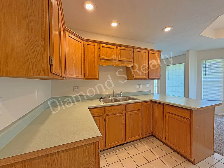 1285 W Bridgewood Pl — Photo 7