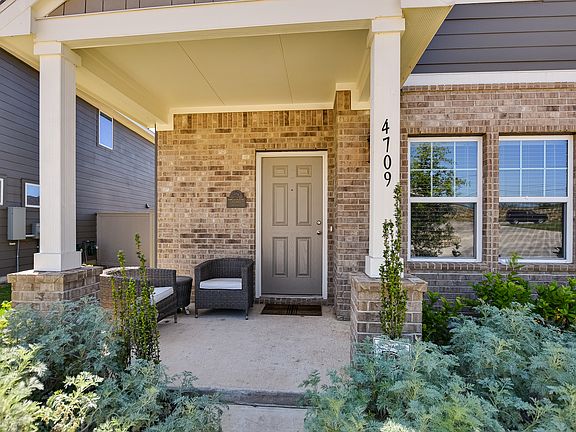 3rd image of 4709 Giordano Dr