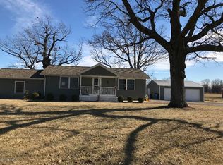 168 E Carter Rd, Elkville, IL 62932