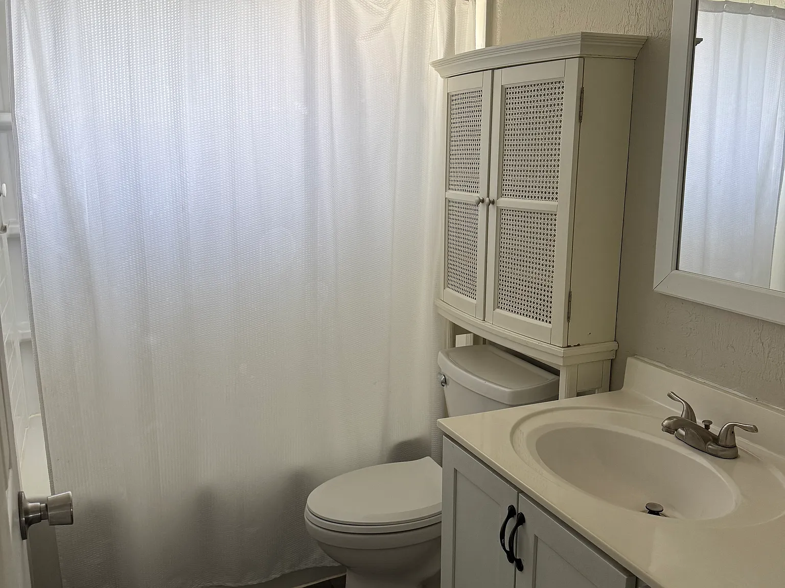 4 bed, 2200 sqft, $2,750 — Photo 4