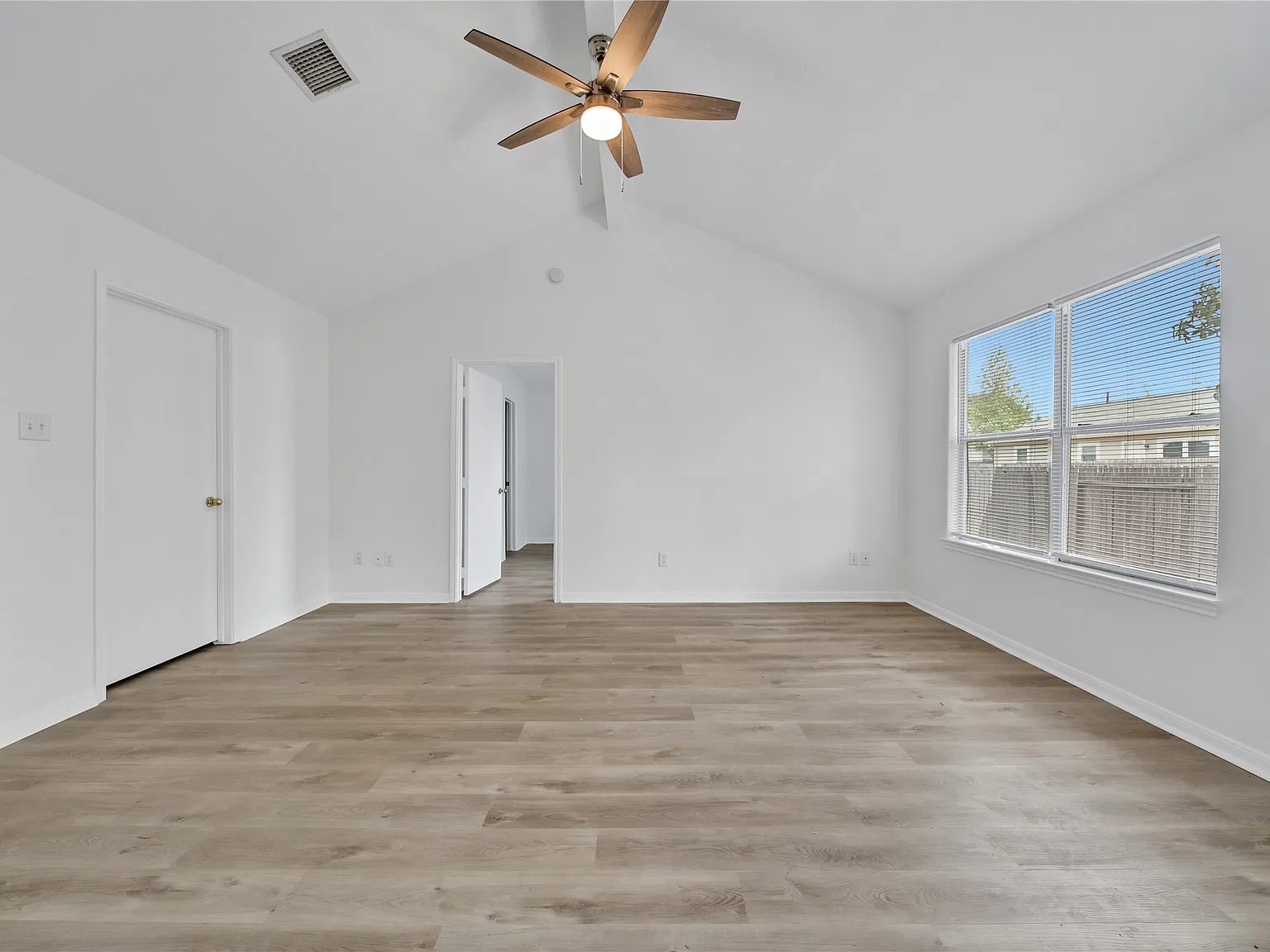 3 bed, 1264 sqft, $1,650 — Photo 3