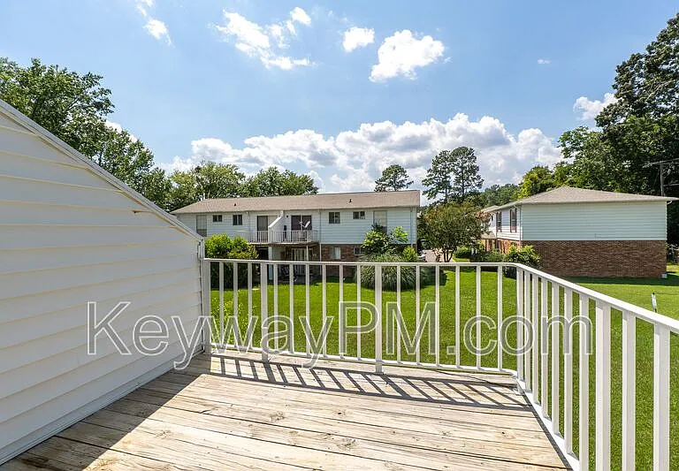 1030 Carriage Dr #D — Photo 16