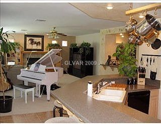 1st image of 9901 Robin Oaks Dr