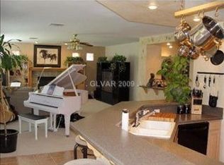 9901 Robin Oaks Dr, Las Vegas, NV 89117