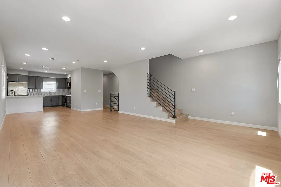 3 bed, 3.5 bath, 1910 sqft, $4,995 — Photo 1