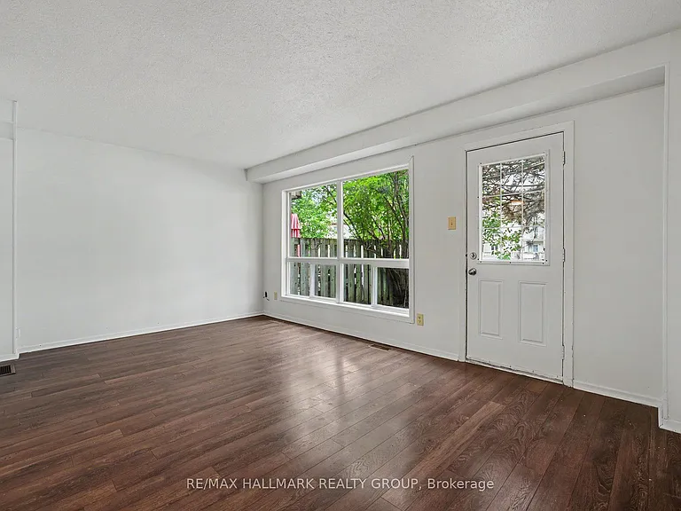 32A Sonnet Cres #18 — Photo 3