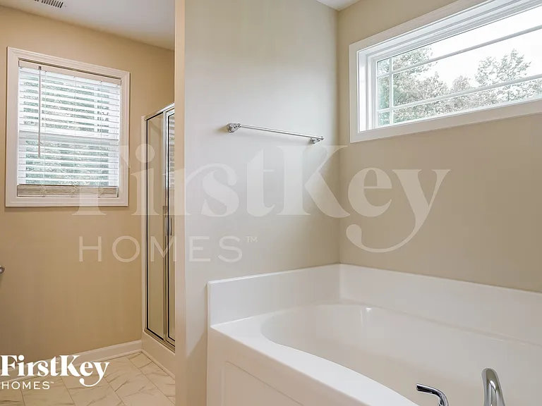90 Voyage Cir — Photo 13