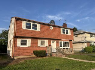 5 Brighton Pl, Hicksville, NY 11801